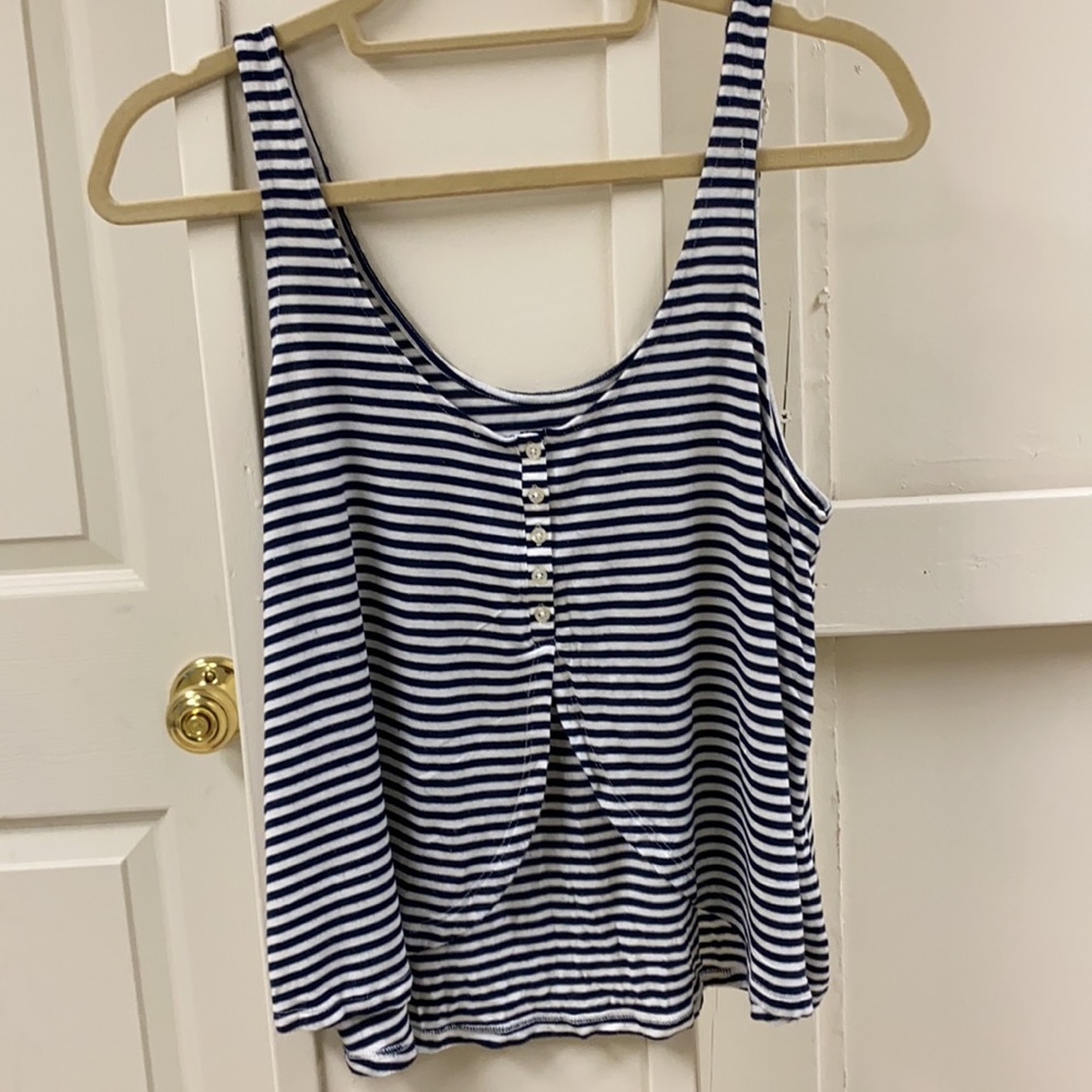 adorable back flowy cropped top